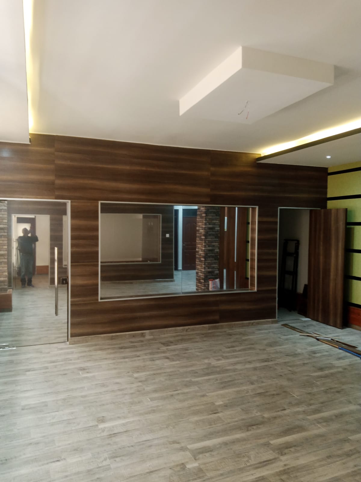 Image of a wardrobe.