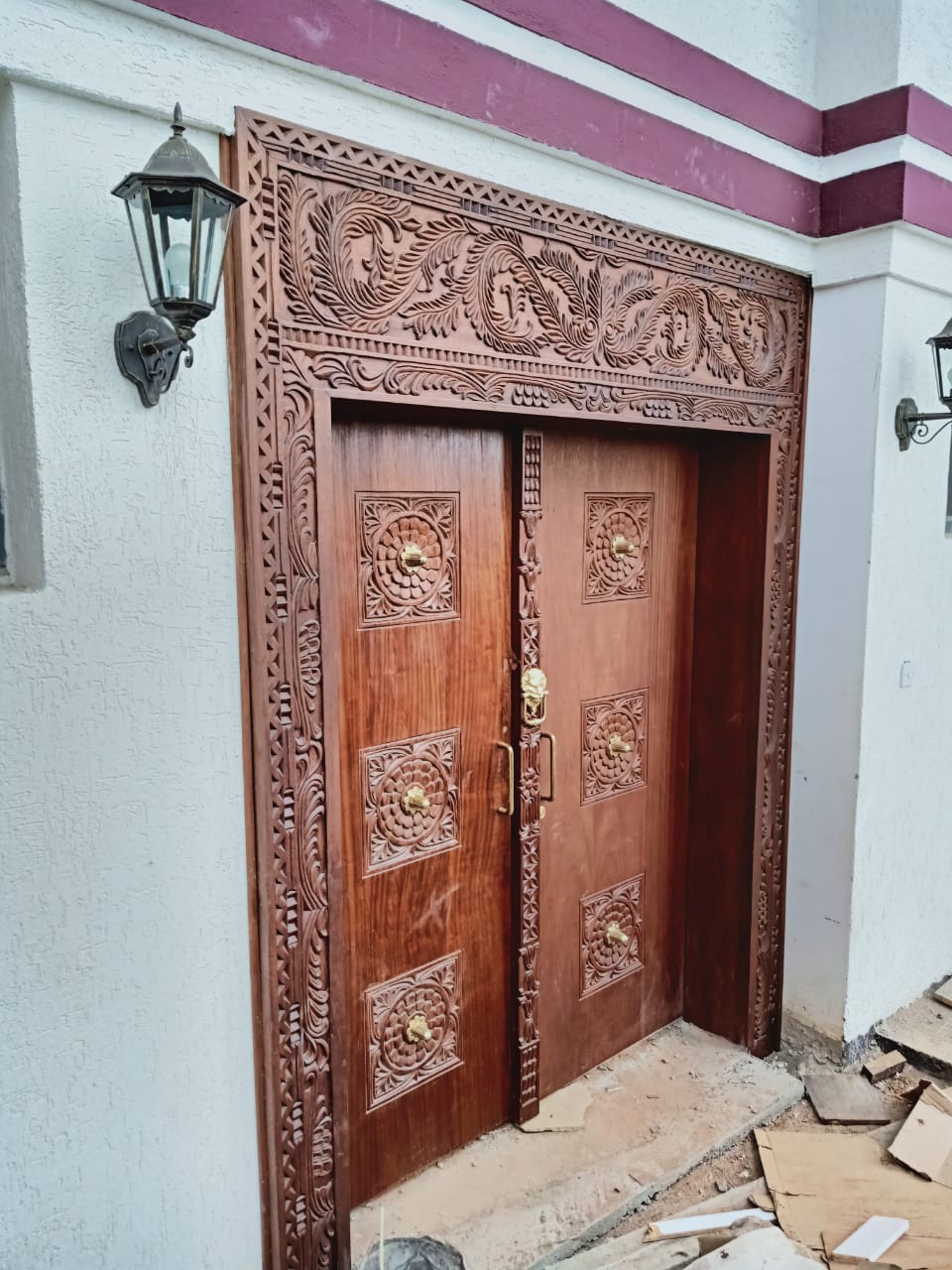 Image of elegant wooden door.